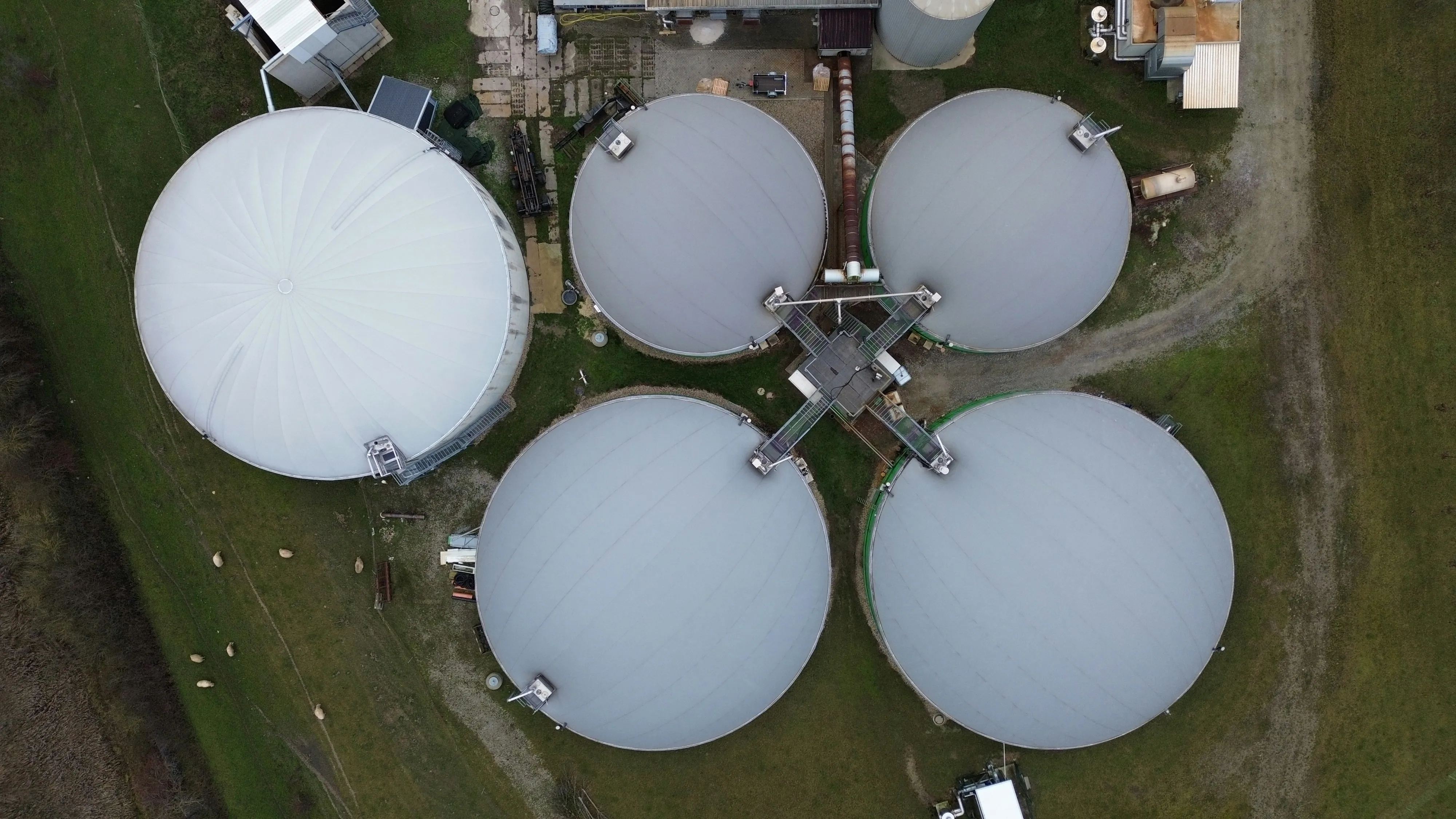 Industrial NG/LNG storage facility — overview