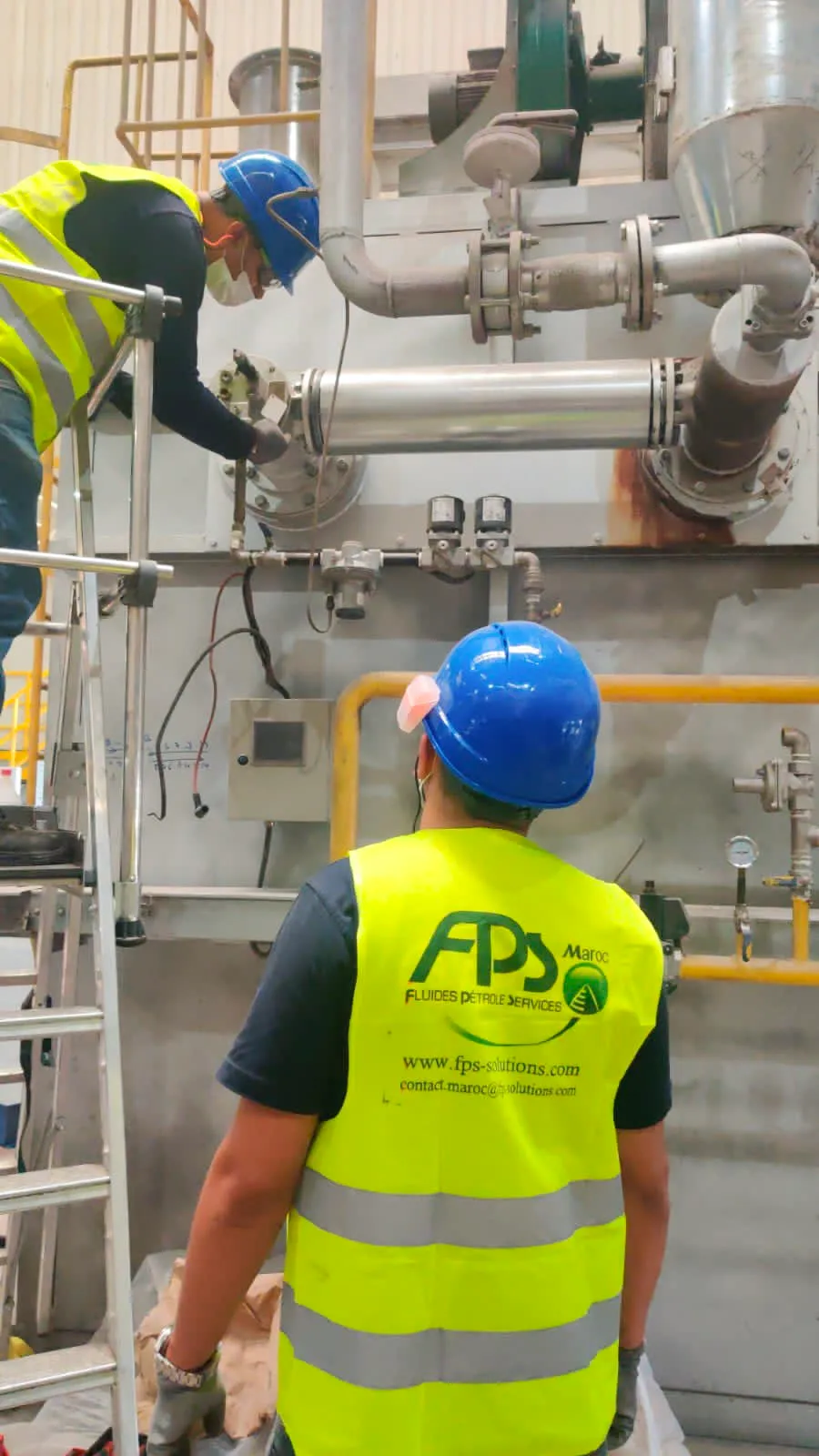 FPS Maroc technician performing preventive maintenance on site