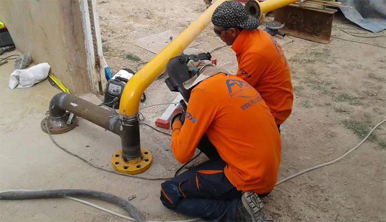 FPS Maroc technician inspecting a piping network on an industrial site